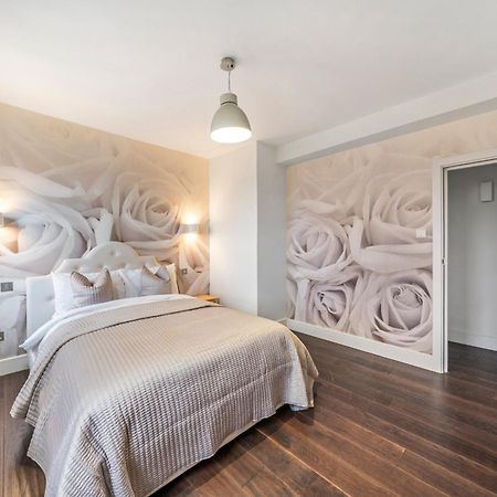 Relax, Play And Work In London Apartment Bagian luar foto