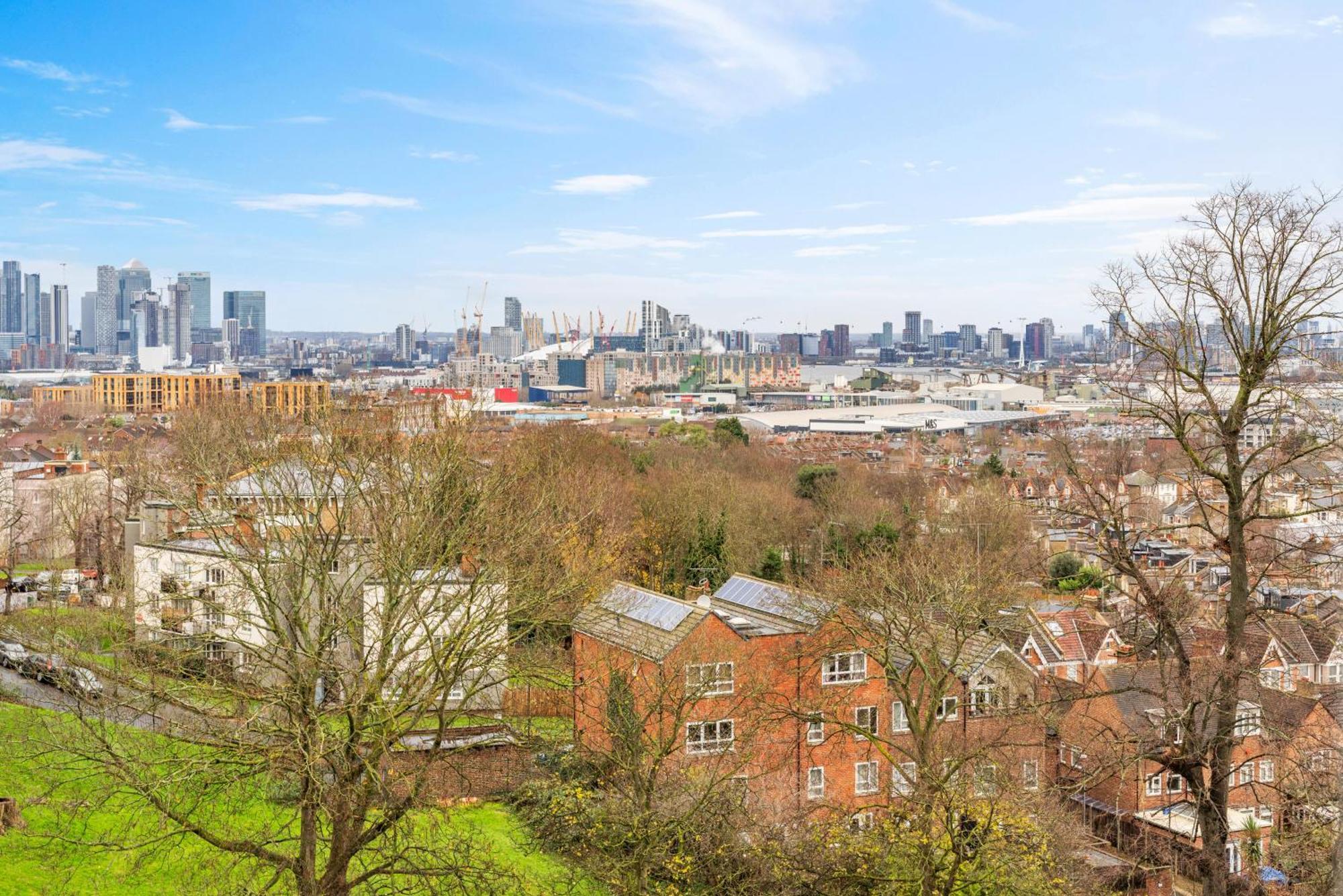 Relax, Play And Work In London Apartment Bagian luar foto