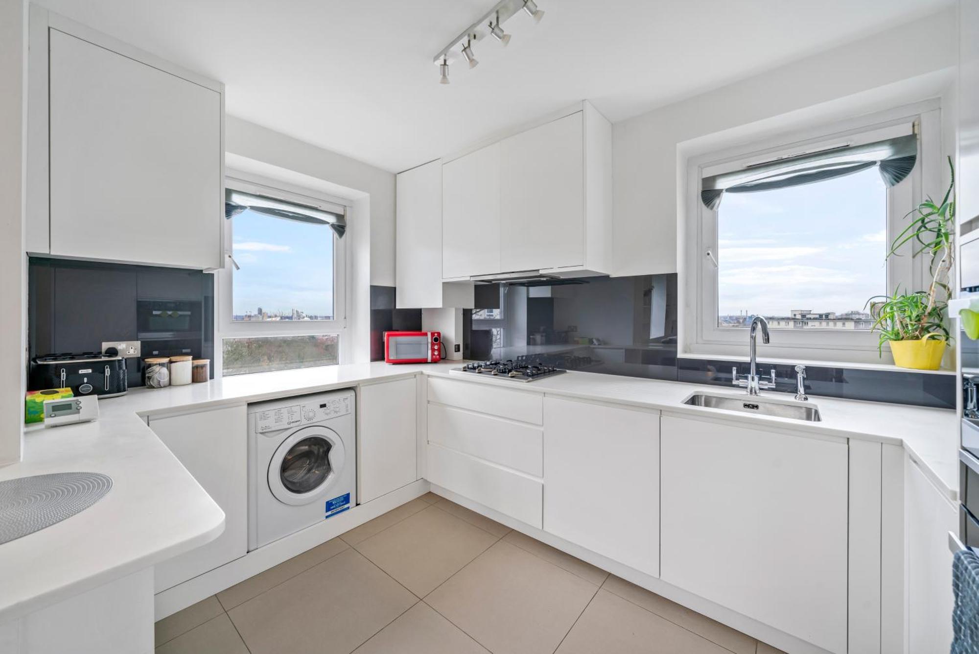 Relax, Play And Work In London Apartment Bagian luar foto